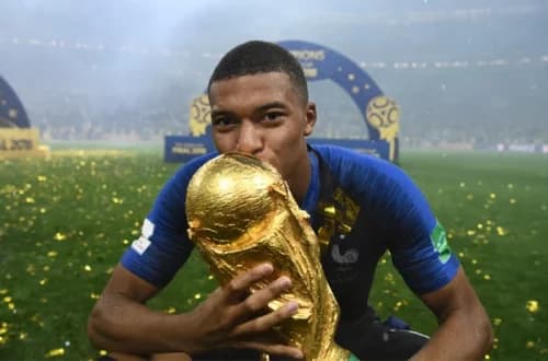 Il Fenomeno Kylian Mbappé: La Sua Ascensione nel Calcio